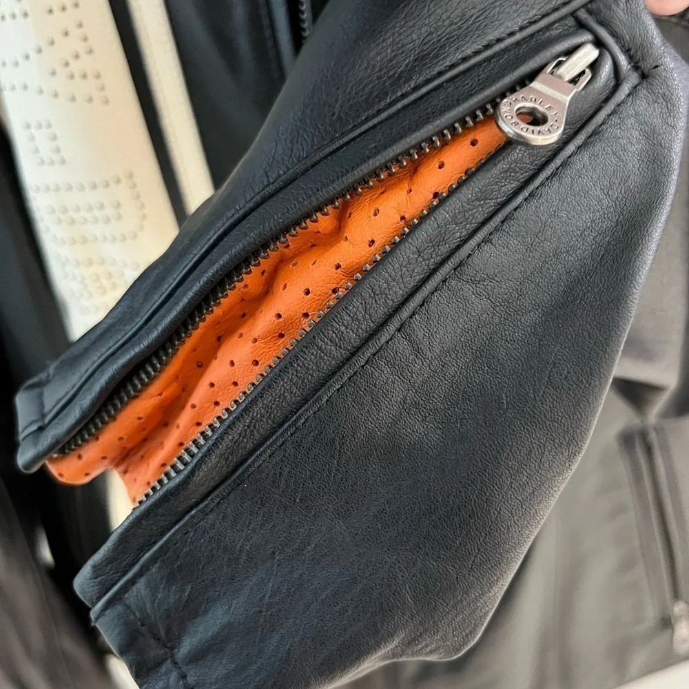 Woman’s Harley Davidson premium leather moto jacket. LIKE NEW. Size W1 - Picture 8 of 16